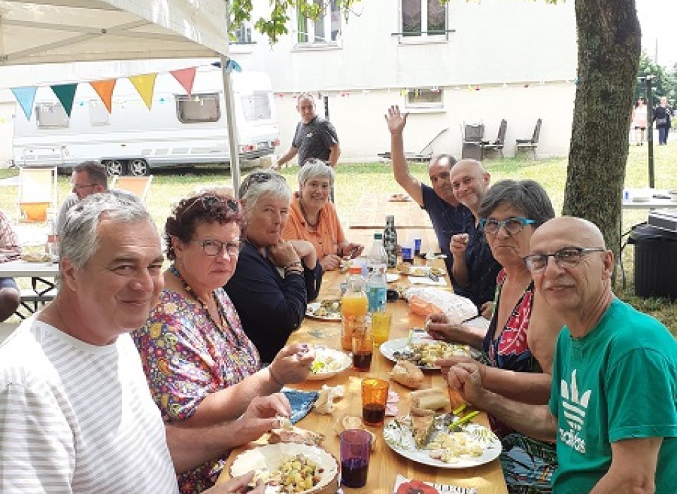 Fête des voisins descartes délégation secours catholique indre-et-loire